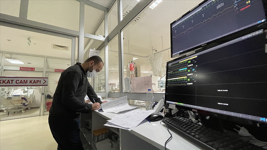 Türkiye'de 24 bin 404 kişinin Kovid-19 testi pozitif çıktı