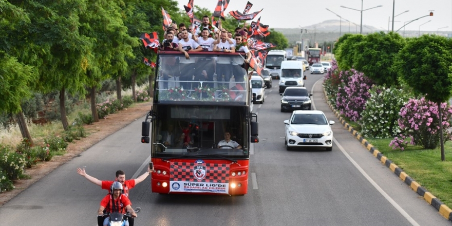 Gazişehir Gaziantep'e Coşkulu Karşılama