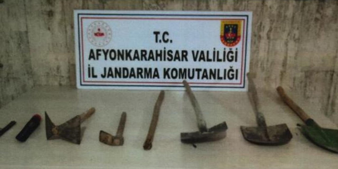 Mezarlıkta define ararken yakalanan 4 kişiden biri profesör çıktı