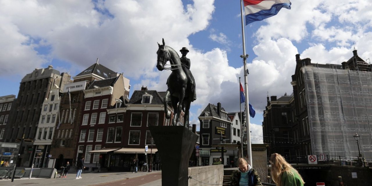 Hollanda'da tüm koronavirüs kısıtlamaları kaldırılıyor