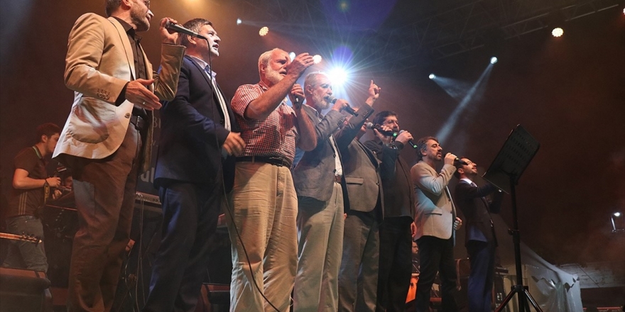 'Ezgiler Gecesi' Unutulmaz Sanatçıları Bir Araya Getirdi