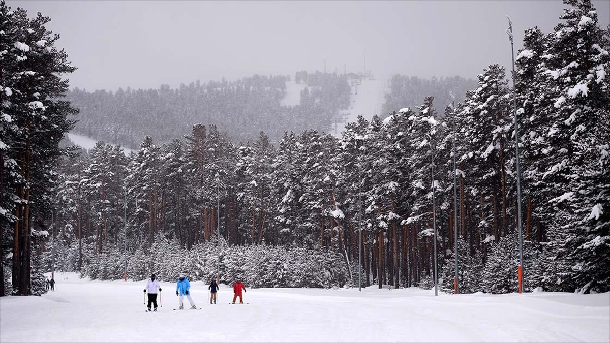 İlkbaharda Yağan Kar Cıbıltepe'de Kayak Sezonunu Uzattı
