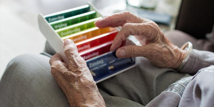 65 Yaş Üstündekilerin Yüzde 30'u En Az 4 İlaç Kullanıyor
