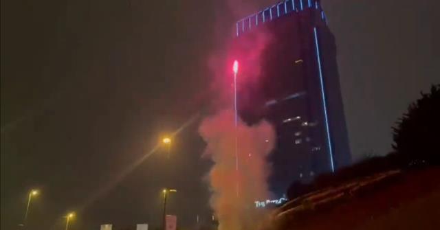 Sarı-kırmızılı taraftar, Barcelonalı futbolcuların kaldığı oteli bastı!