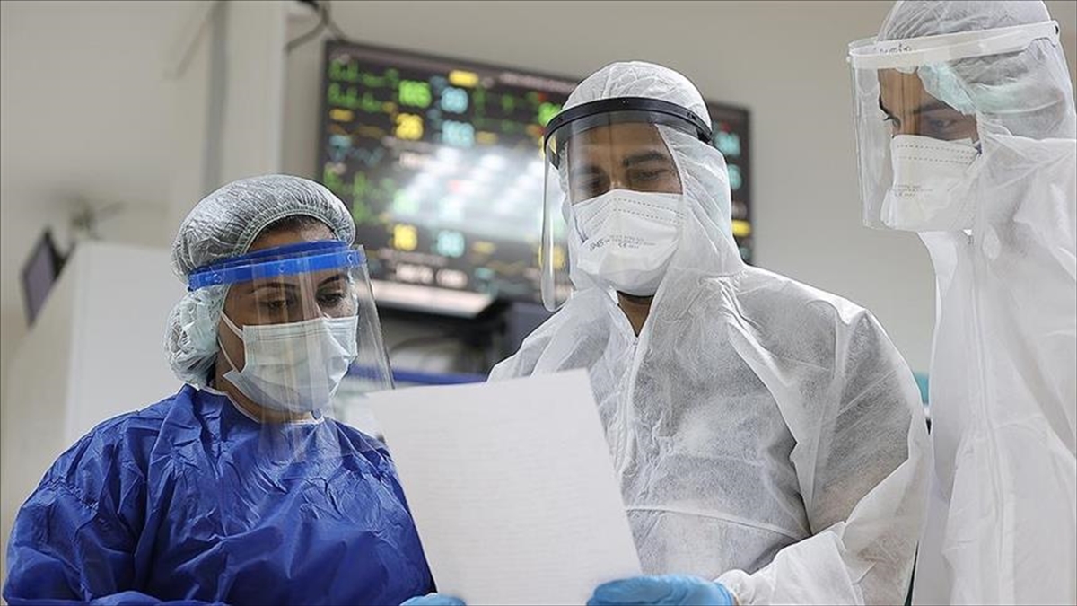 Türkiye'de 21 Bin 354 Kişinin Kovid-19 Testi Pozitif Çıktı, 101 Kişi Hayatını Kaybetti