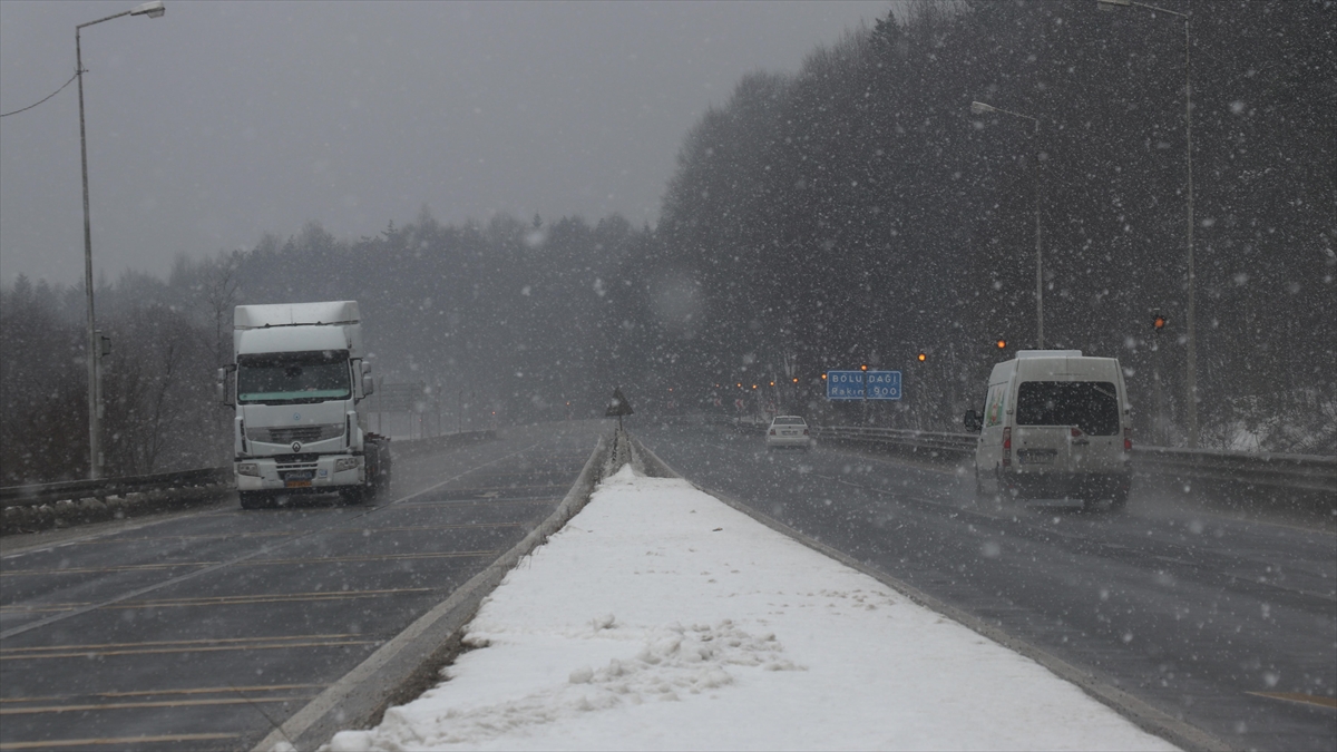 Bolu Dağı'nda Kar Yağışı Etkili Oluyor