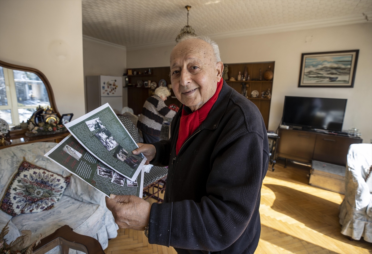 Torunlarıyla Aynı Yıl Üniversite Diploması Alan 82 Yaşındaki Müzisyen Avukatlık Stajına Başlayacak