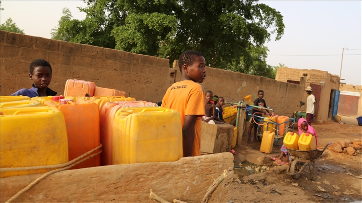 Afrika'da Krizlerin Merkezinde Bir Ülke: Nijerya
