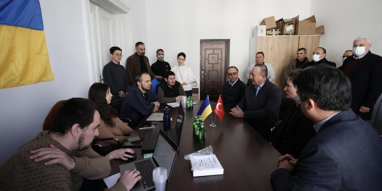 Çavuşoğlu, Kırım Tatar Koordinasyon Merkezi'ni Ziyaret Etti