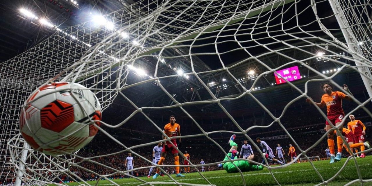 Türkiye'nin Futbolda Avrupa Kupalarına Göndereceği Takım Sayısı 4'e Düştü