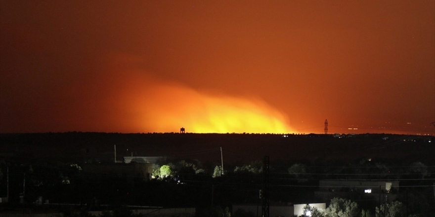 İdlib'de Hava Saldırılarında 4 Sivil Öldü, Yüzlerce Dönüm Arazi Yakıldı