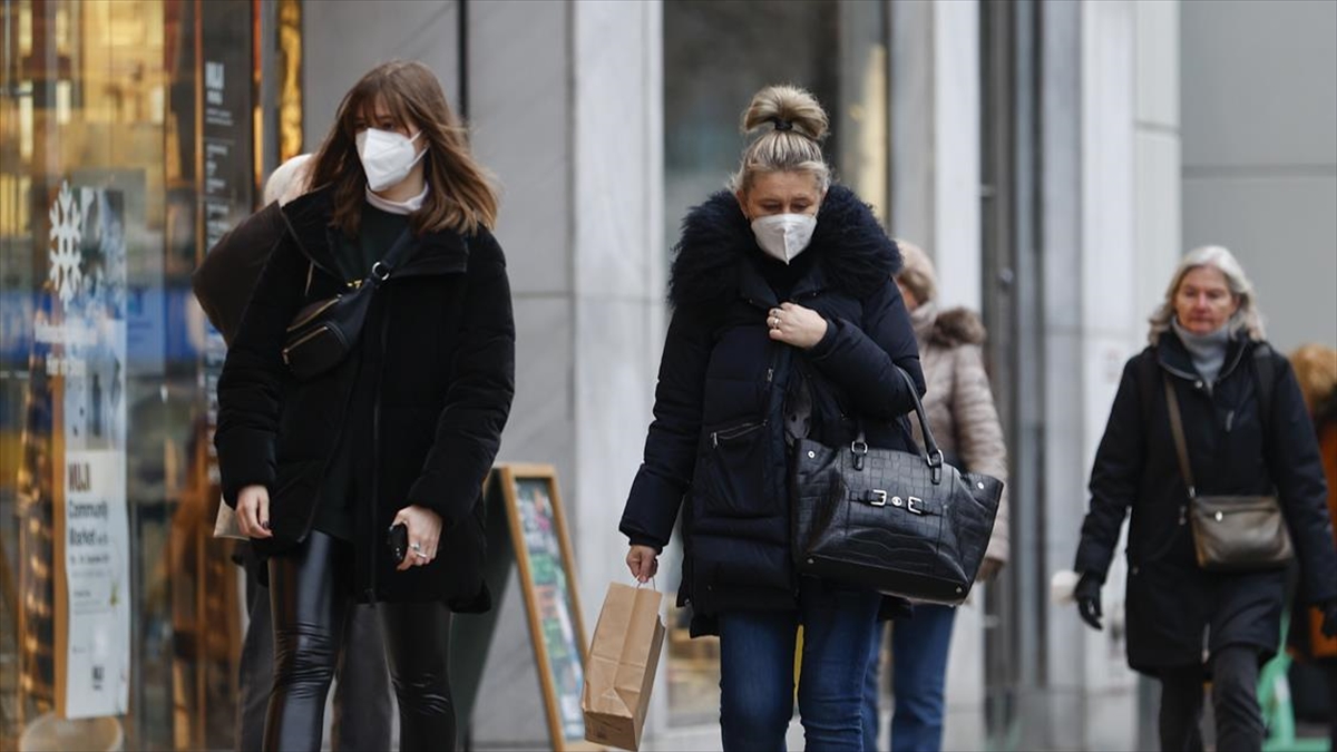 Almanya'da Kovid-19 Önlemleri Gevşetiliyor