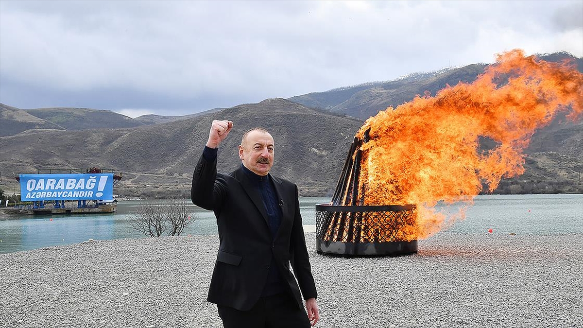Azerbaycan Cumhurbaşkanı Aliyev, Karabağ'da Nevruz Ateşini Yaktı