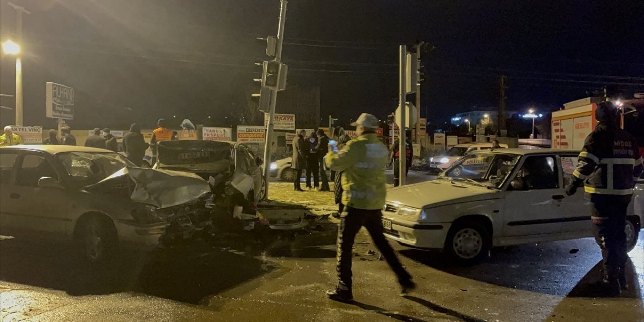Niğde'de zincirleme kaza: 7 yaralı
