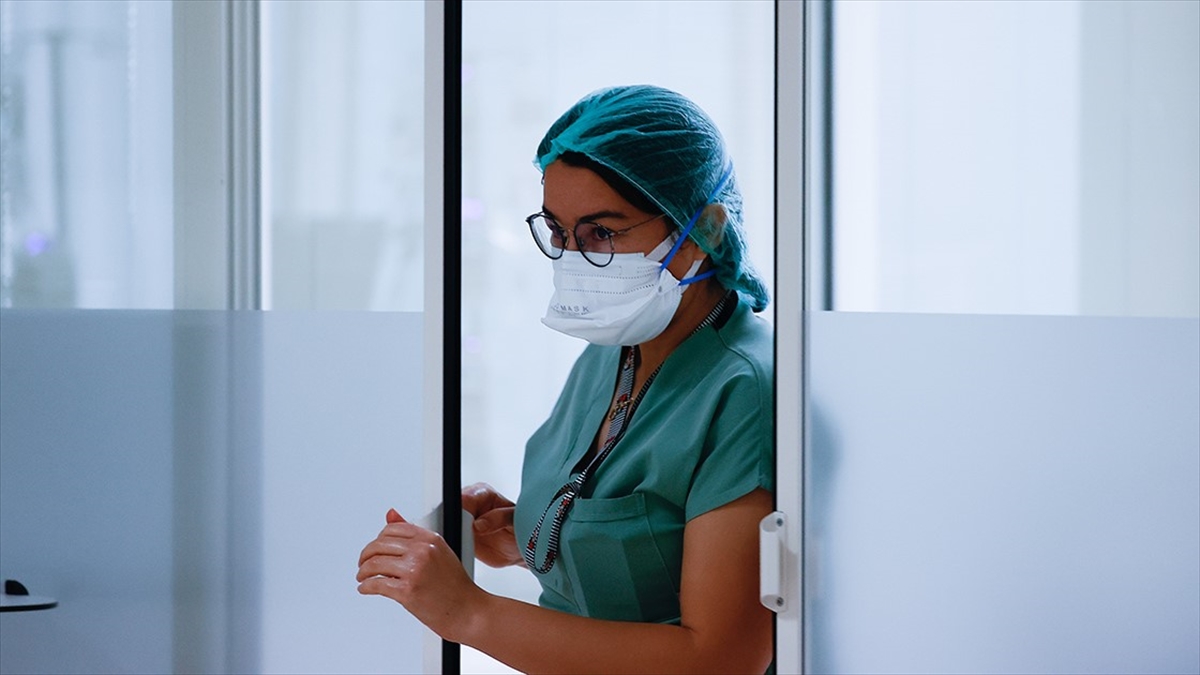 Türkiye'de 14 Bin 933 Kişinin Kovid-19 Testi Pozitif Çıktı, 80 Kişi Hayatını Kaybetti