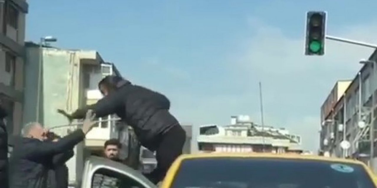 Kadıköy’de taksici ile otomobil sürücüsü arasında yol verme kavgası