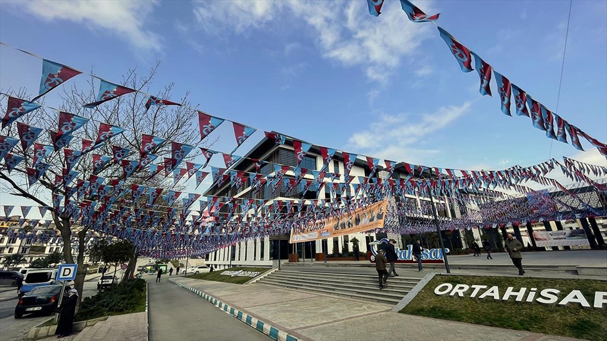 'O Sene, Bu Sene' Diyen Trabzonsporlular Şehri Bayraklarla Donatıyor