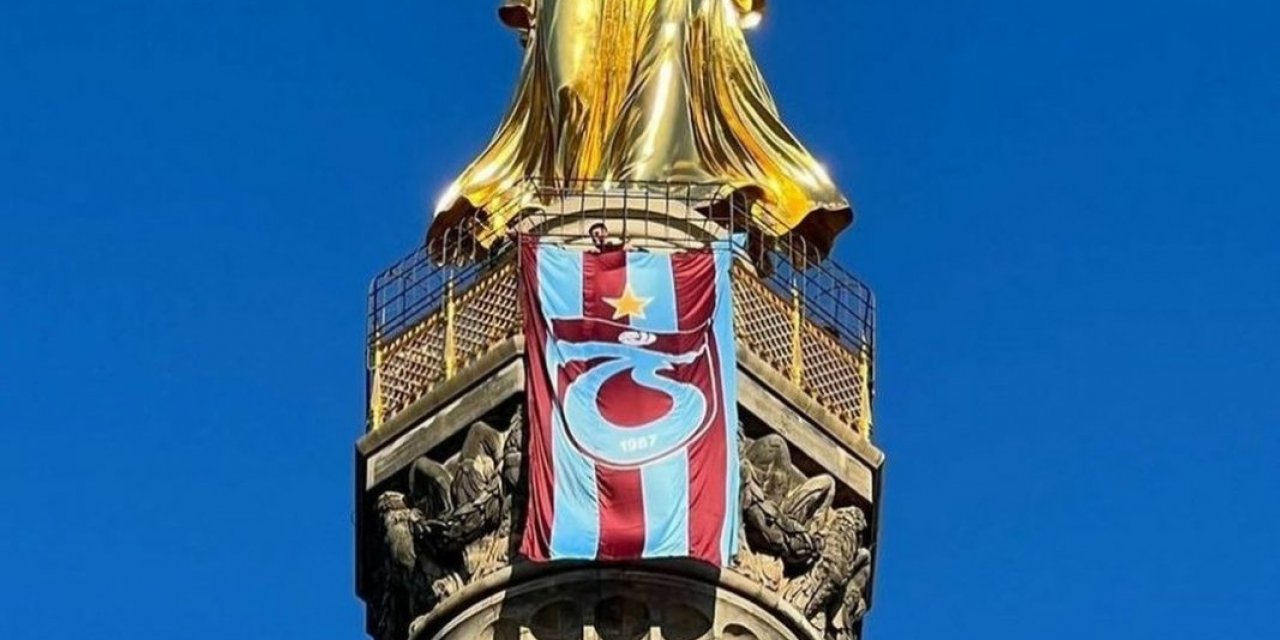 Trabzonsporlular, Berlin'de Zafer Takı'na bayrak astı