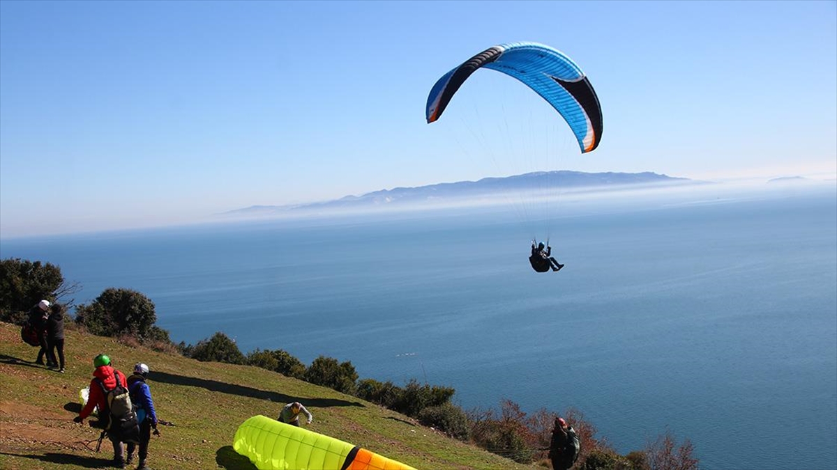 Uçmakdere Dört Mevsim Paraşüt Tutkunlarını Ağırlıyor
