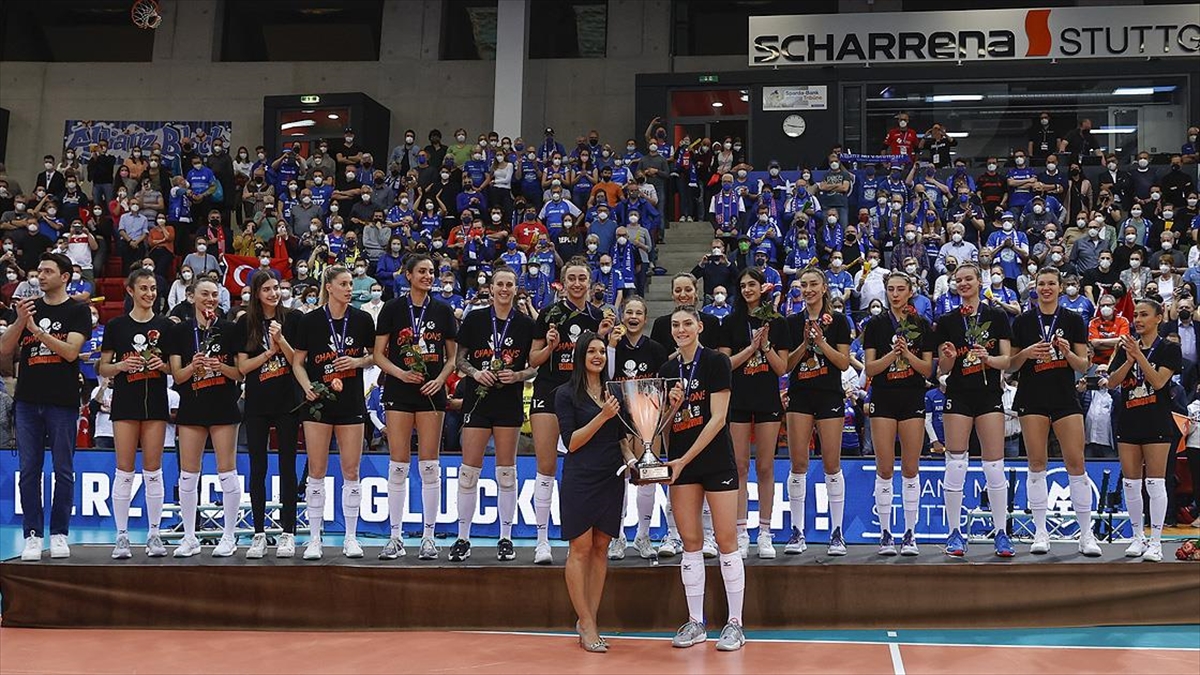 Eczacıbaşı Dynavit Cev Kupası Şampiyonluğunu Kutladı