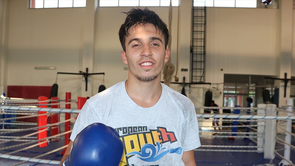 Milli Boksör Samet Gümüş'ten Altın Madalya