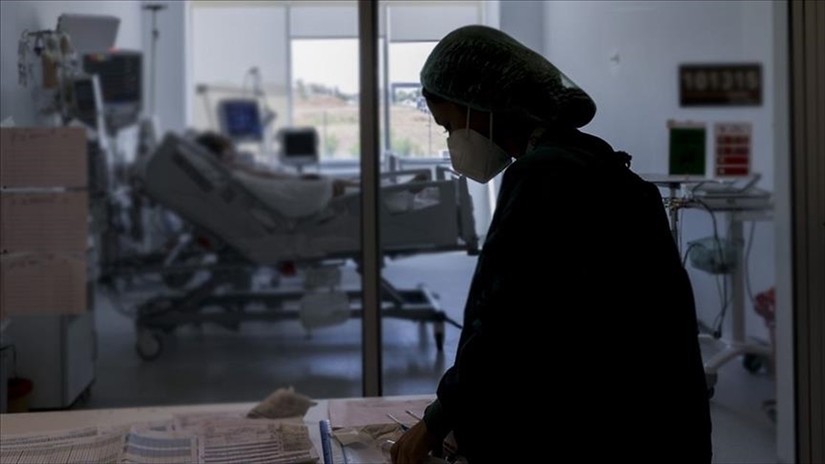 Türkiye'de 16 Bin 894 Kişinin Kovid-19 Testi Pozitif Çıktı, 77 Kişi Hayatını Kaybetti