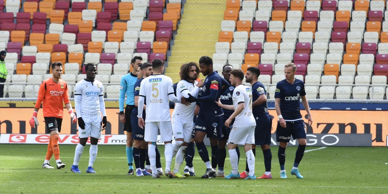 Pfdk, Yeni Malatyasporlu Sadık Çiftpınar'a 4 Maç Ceza Verdi