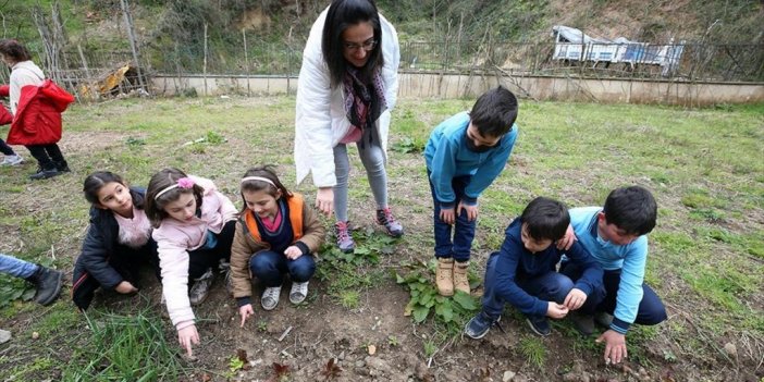 Öğretmenin Ata Tohumu Sevgisi Öğrencilerinin Elinde Fideye Dönüşüyor