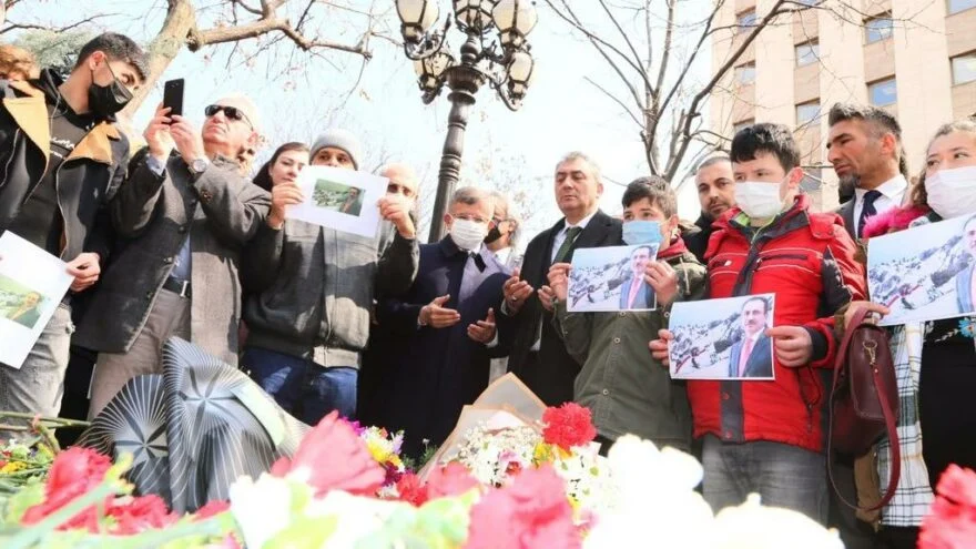 Davutoğlu, Muhsin Yazıcıoğlu’nu mezarı başında andı