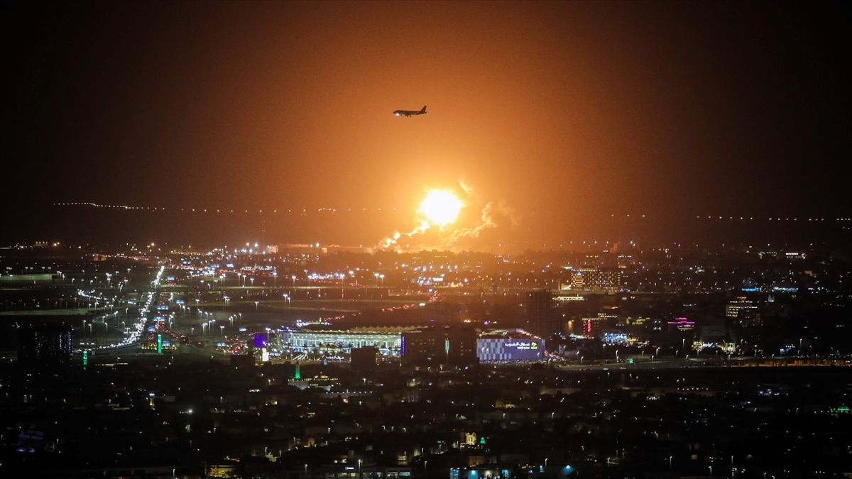 Husilerin Saldırısı Sonucu Cidde'deki Saudi Aramco Tesislerinde Yangın Çıktı