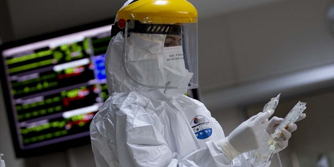 Türkiye'de 15 Bin 303 Kişinin Kovid-19 Testi Pozitif Çıktı, 68 Kişi Hayatını Kaybetti