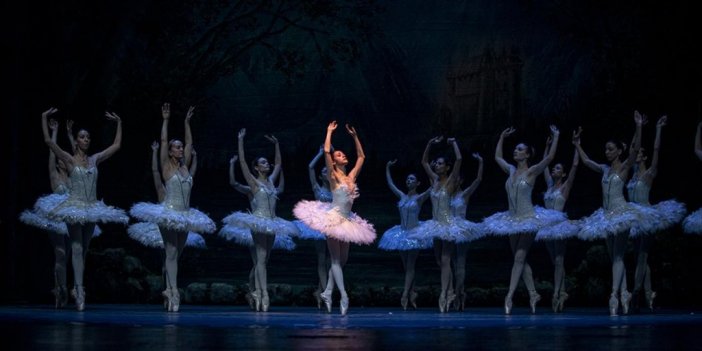 Kuğular Ato Congresium Sahnesinde Süzülecek