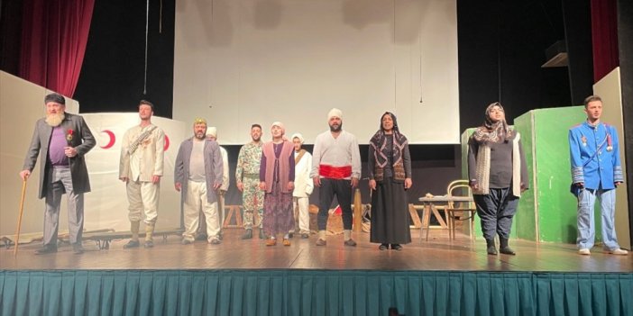 Farklı Meslek Gruplarından Tiyatro Tutkunları Sahnede Bir Ara Geliyor