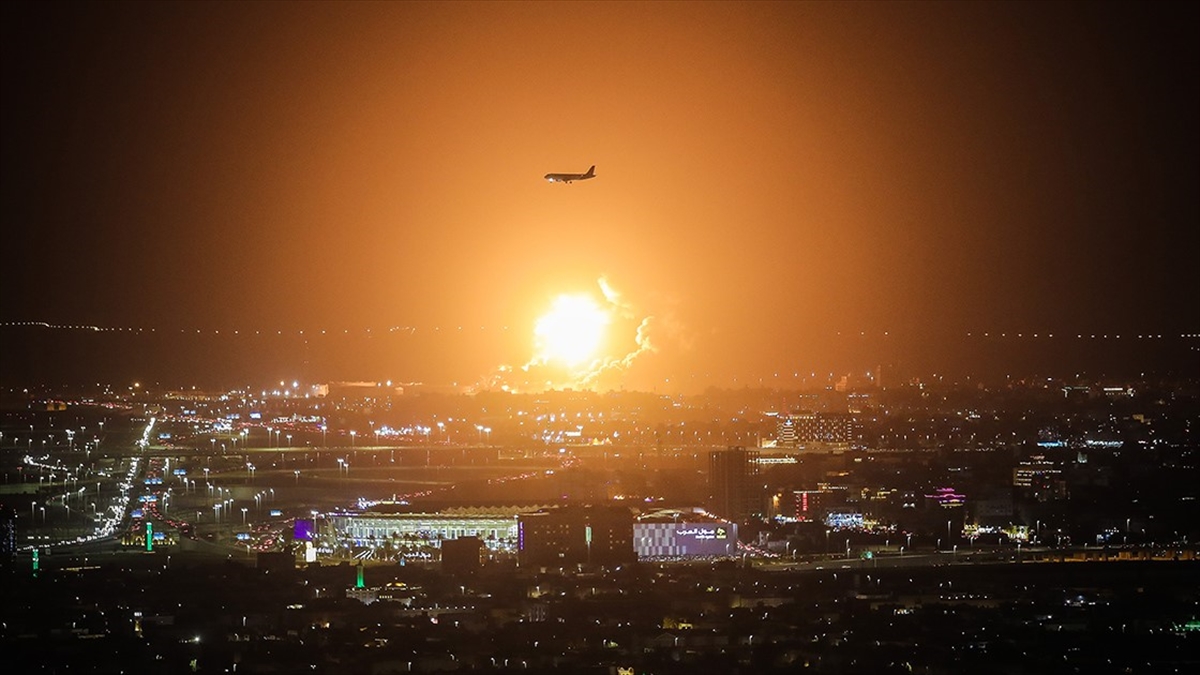 Suudi Arabistan'ın Aramco Tesislerindeki Yangını Söndürme Çalışmaları 19 Saattir Sürüyor