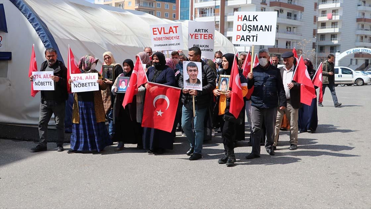 Diyarbakır Annelerinin Oturma Eylemine Bir Aile Daha Katıldı