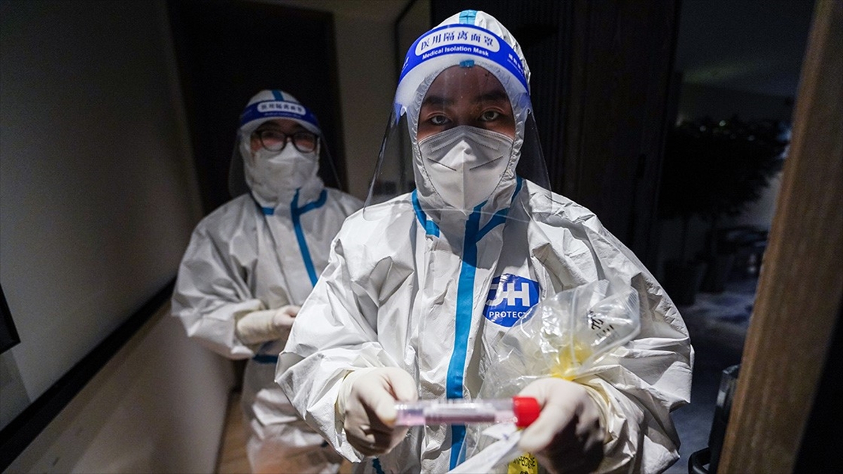 Çin'de Son 24 Saatte 1254, Hong Kong'da 8 Bin 841 Kovid-19 Vakası Tespit Edildi