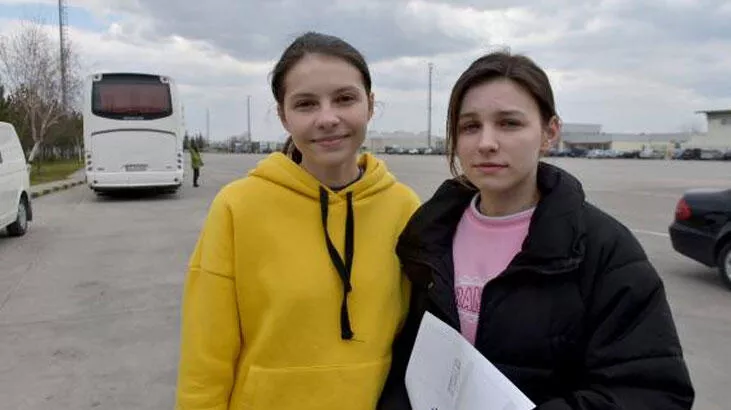 Ukraynalı kız kardeşler: Türkiye bizi savaşın içinden çıkardı
