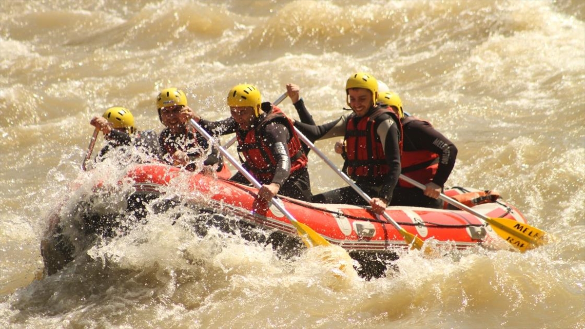 Melen Çayı'nda Rafting Sezonu Açıldı