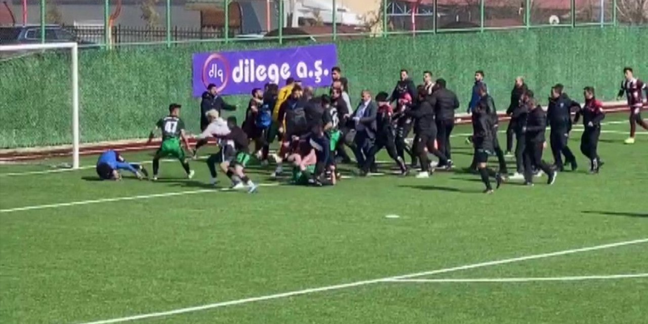 Elazığ’da amatör lig maçında kavga: 18 kırmızı kart çıktı
