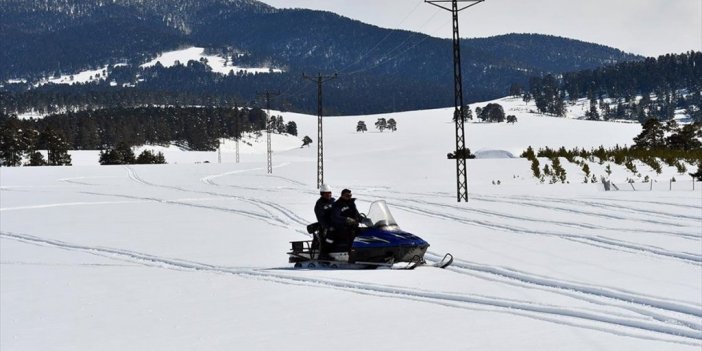 Kars'ta Ekiplerden Elektrik Arızalarına Kar Motorlu Müdahale