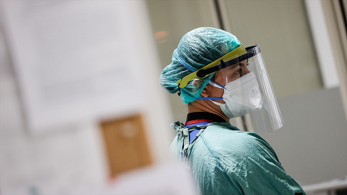 Türkiye'de 16 Bin 190 Kişinin Kovid-19 Testi Pozitif Çıktı, 63 Kişi Hayatını Kaybetti