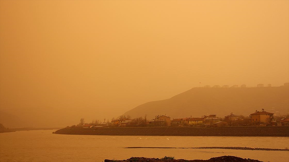 Afrika'dan 'Mineralli' Çöl Tozu Geliyor