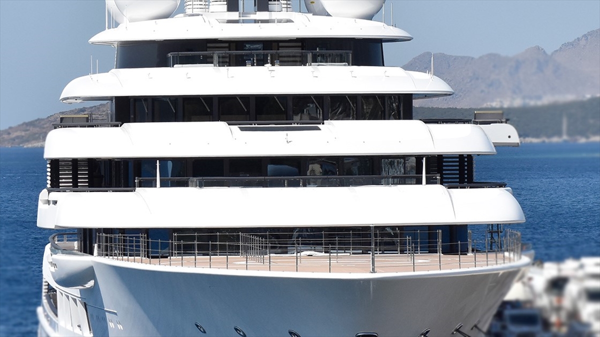 İngiltere, Yaptırımlar Kapsamında İlk Kez Bir Rus Yatına El Koydu