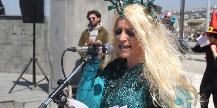 KUŞADASI’NDAN “YAŞASIN TİYATRO” SESLERİ YÜKSELDİ