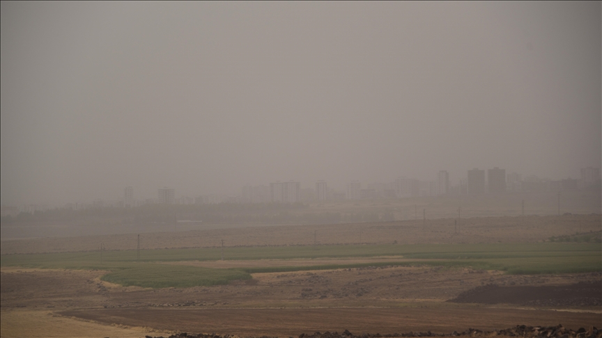 Meteorolojiden bazı bölgelerde kuvvetli rüzgar, fırtına ve toz taşınımı uyarısı