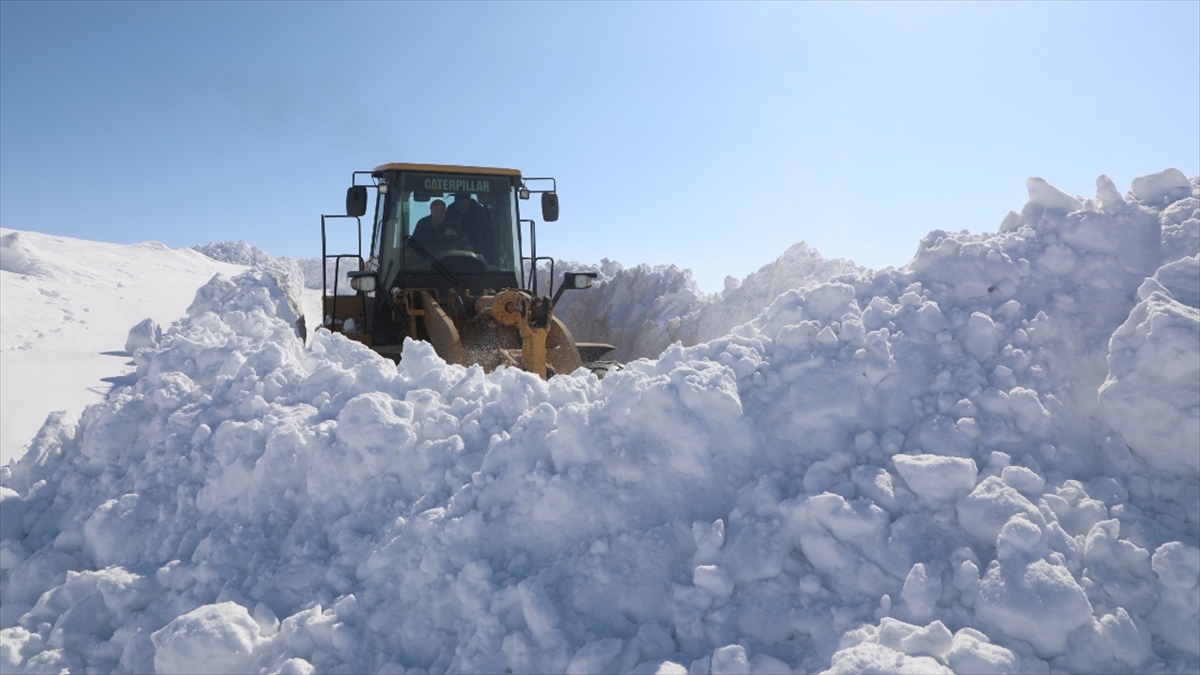 Ağrı'da 'Kar Kaplanları' Martın Son Gününde De Yoğun Kar Mesaisinde