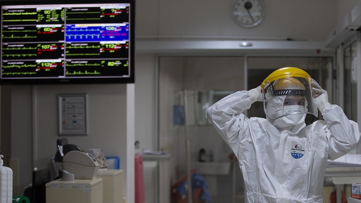 Türkiye'de 14 Bin 336 Kişinin Kovid-19 Testi Pozitif Çıktı, 56 Kişi Hayatını Kaybetti