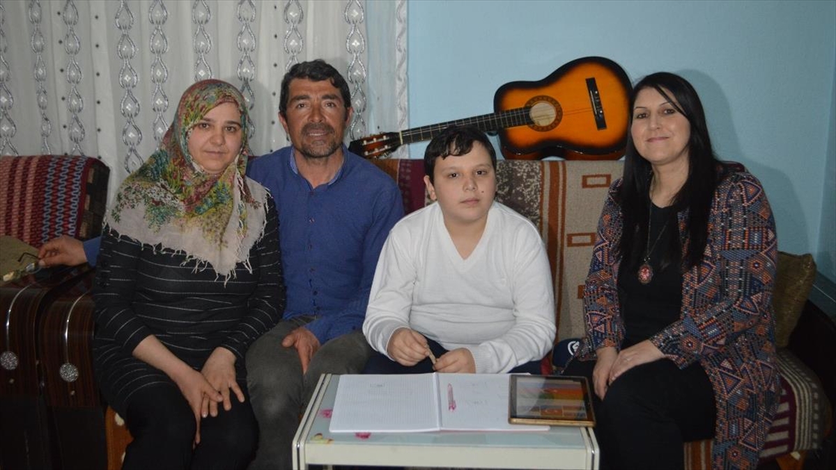 Otizmli Kenan'ın İlacı 'Sevgi' Ve 'Eğitim' Oldu