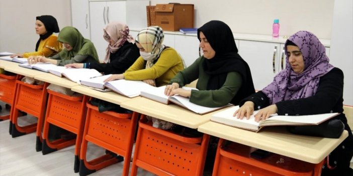 Şanlıurfa'da Görme Engelliler Mukabele Geleneğini Braille Alfabesiyle Sürdürüyor