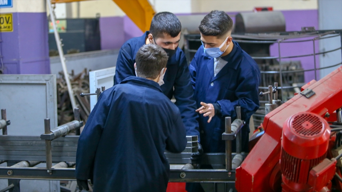 Mesleki Eğitim Merkezlerinde Öğrenci Sayısı 3 Ayda Yüzde 158 Arttı